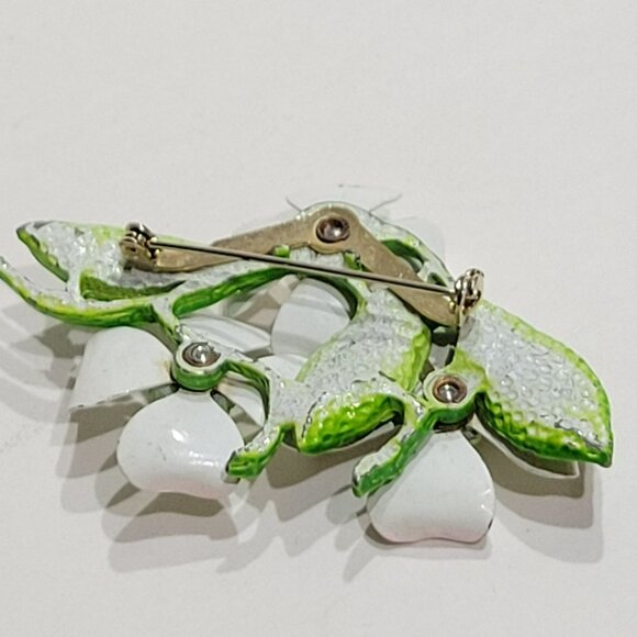60s White & Green Enamel Dogwood Brooch 3 Flower Petal Pin Yellow Centers - Picture 7 of 11